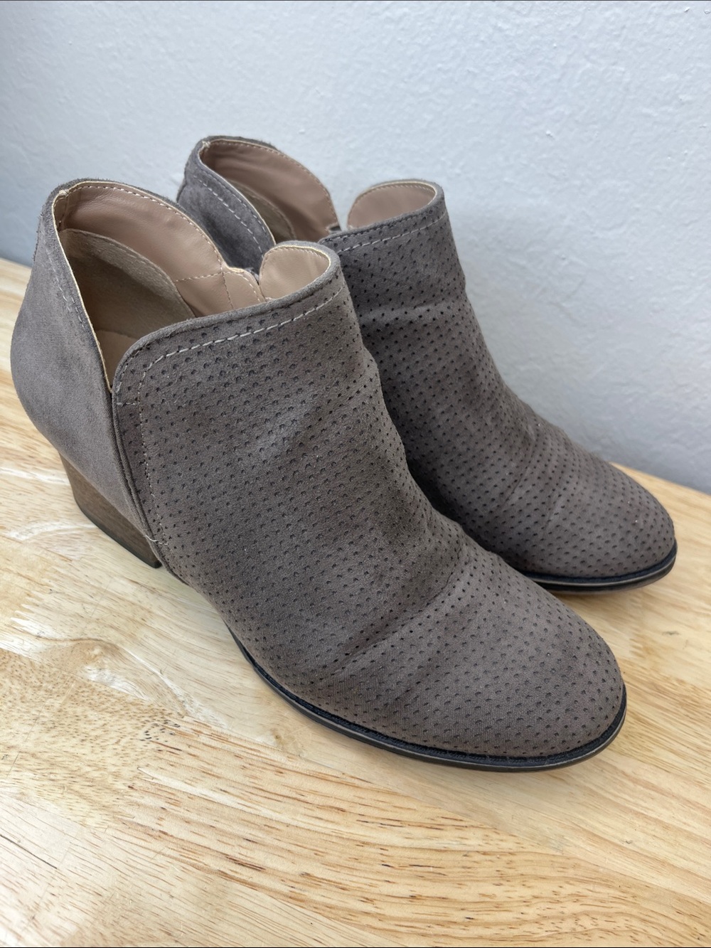 Life stride  Taupe Suede Ankle Booties 7.5